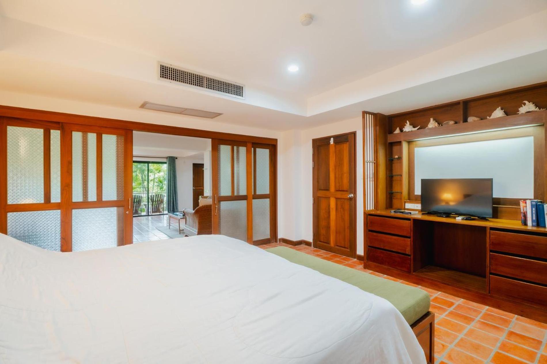 The Sands 2 Bedroom Apartment Naiharn Nai Harn Bagian luar foto