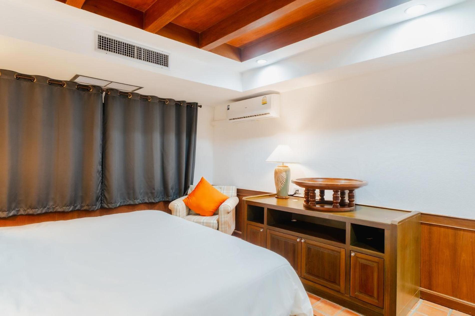 The Sands 2 Bedroom Apartment Naiharn Nai Harn Bagian luar foto